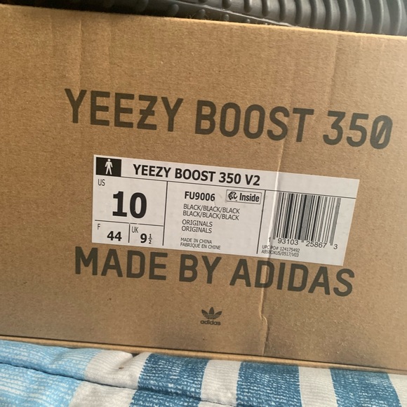 Yeezy 350 V2 Black Non Reflective X2 Size 10 - Picture 15 of 16